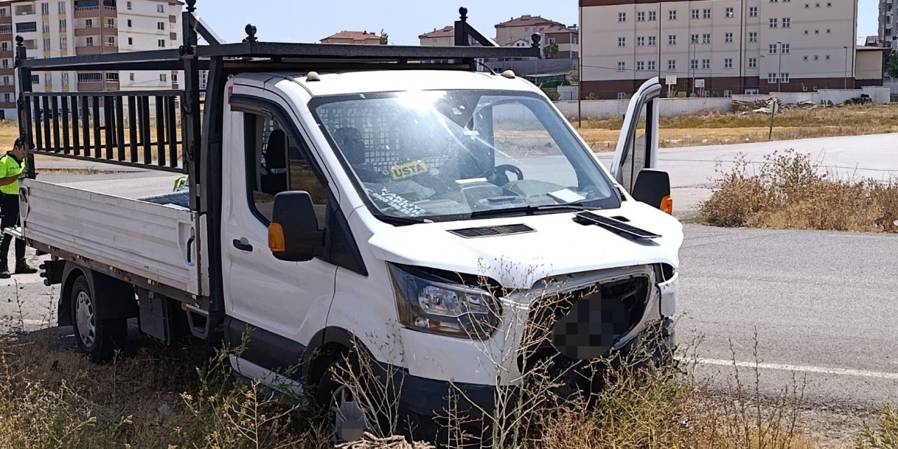 Kamyonet ile otomobil çarpıştı: 3’ü çocuk 6 yaralı