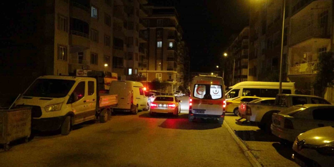 Yarı çıplak halde ölü bulundu