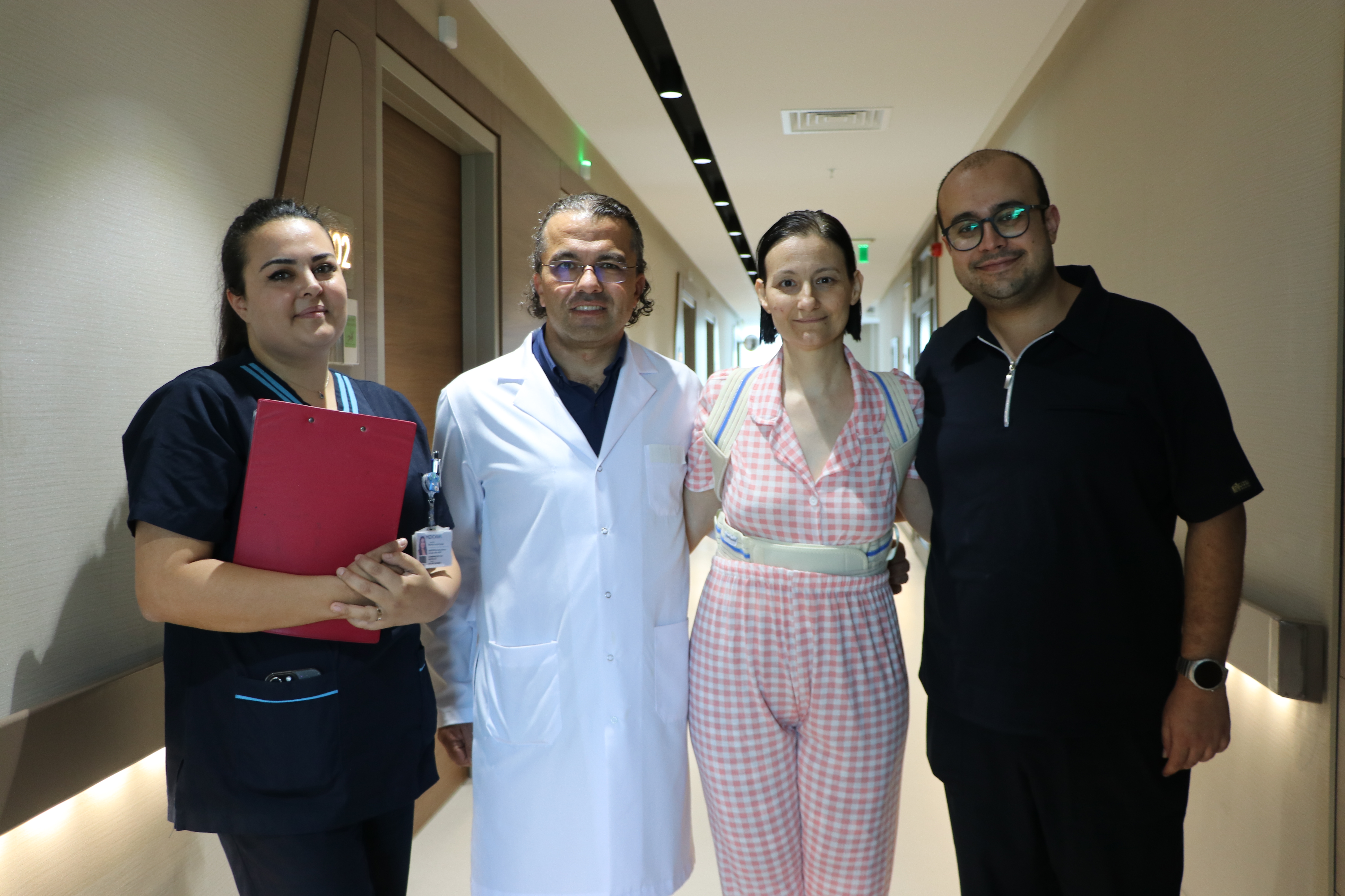 Okul çantası skolyoza neden oldu, 3 ameliyat geçirdi