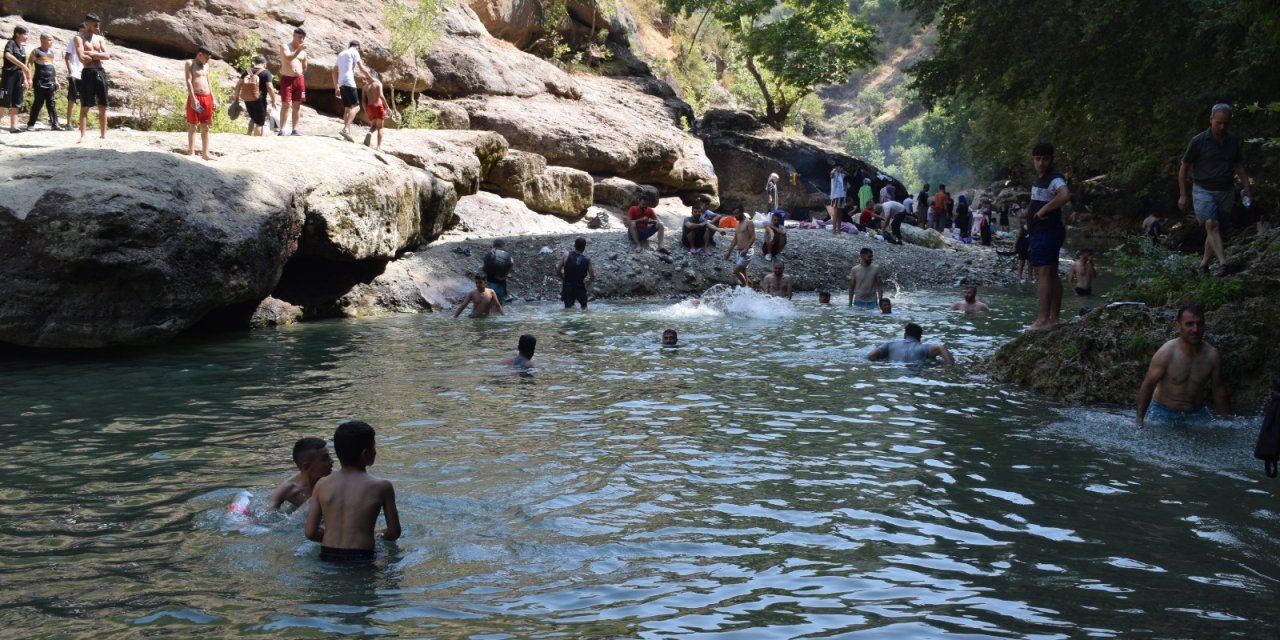 Havadan bunalanlar burada serinliyor