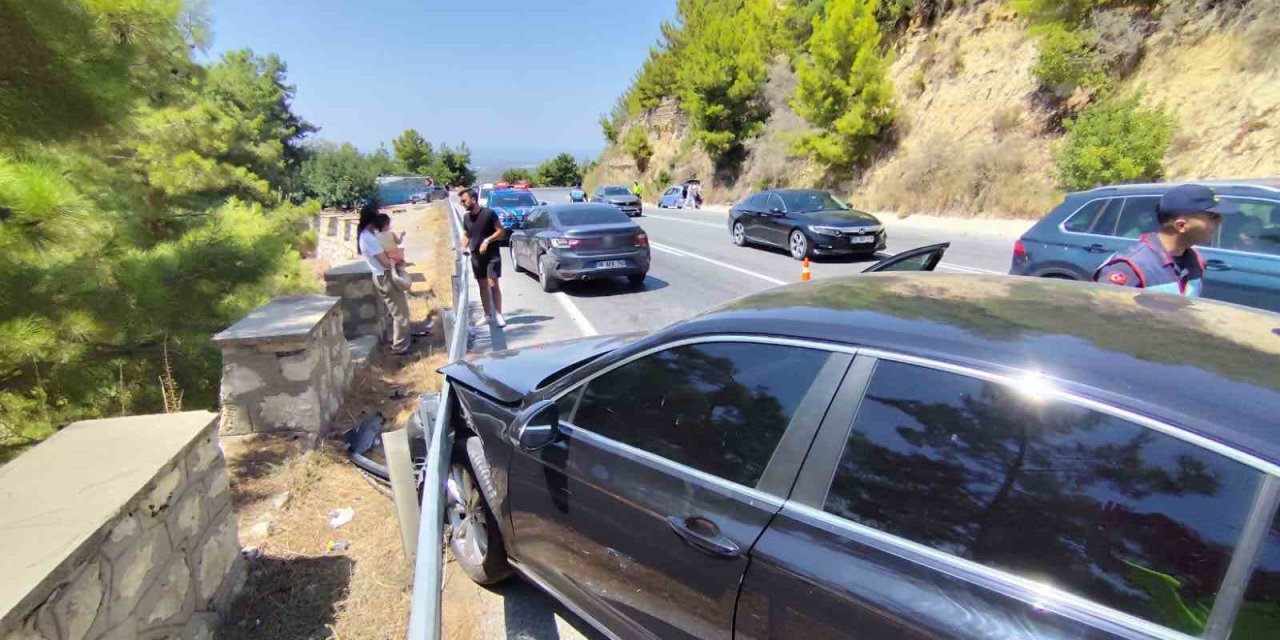 Konya-Antalya yolunda 4 araçlı zincirleme kaza