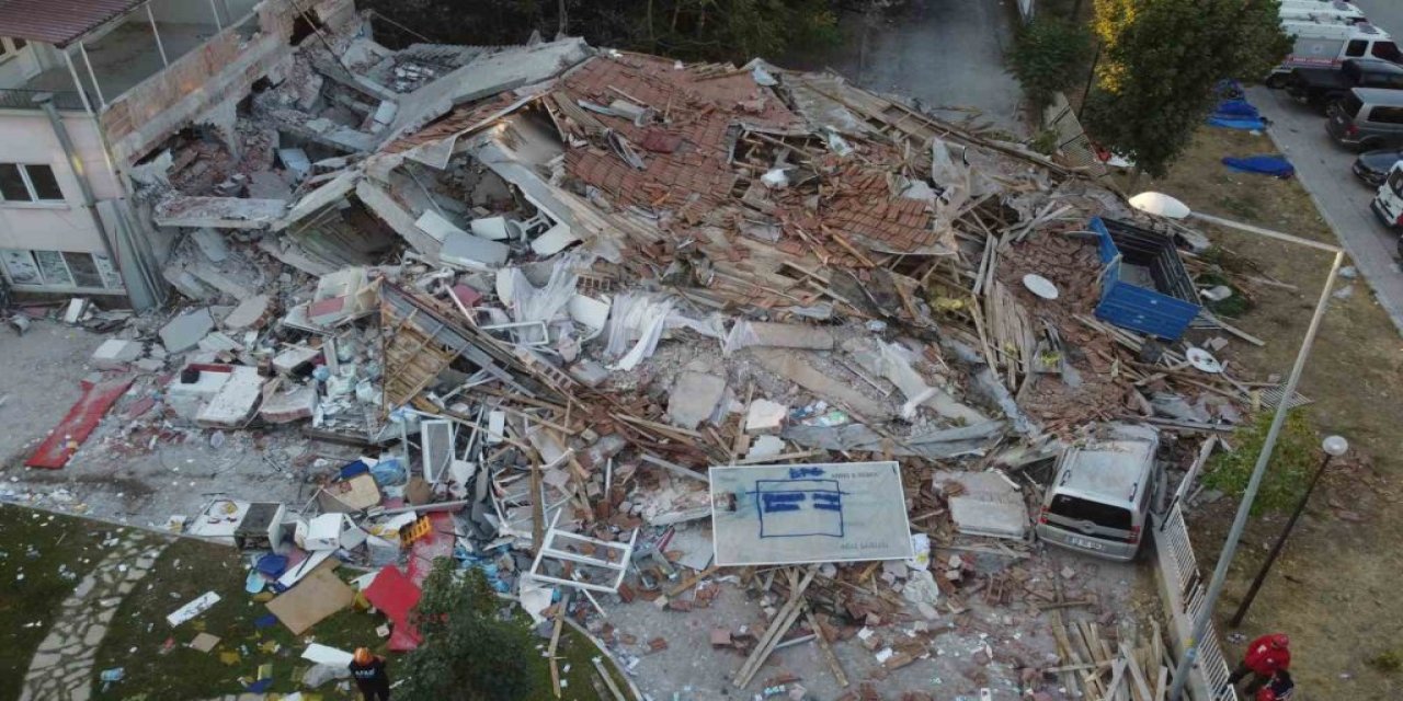 Deprem hayatını kaybeden vatandaşın kimliği belirlendi