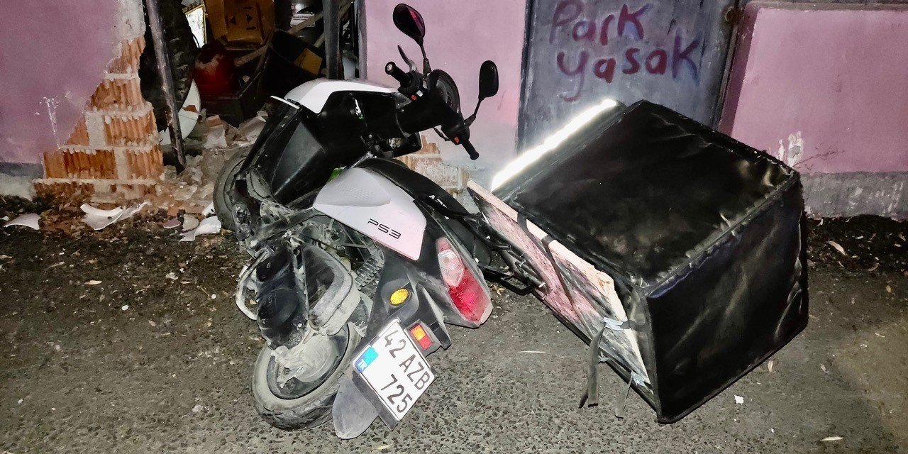 Konya'da genç sürücü duvara çarptı