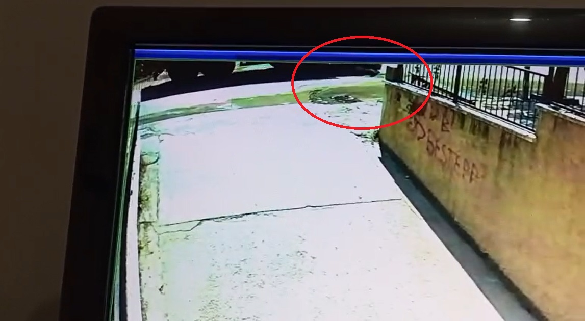 Ankara'da hafriyat kamyonunun çarptığı 2 kişi öldü; kaza kamerada