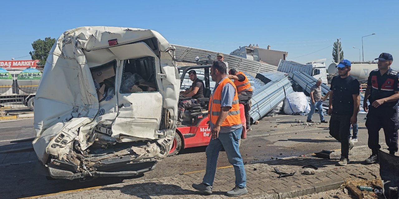 Aksaray - Konya yolunda tır kazası