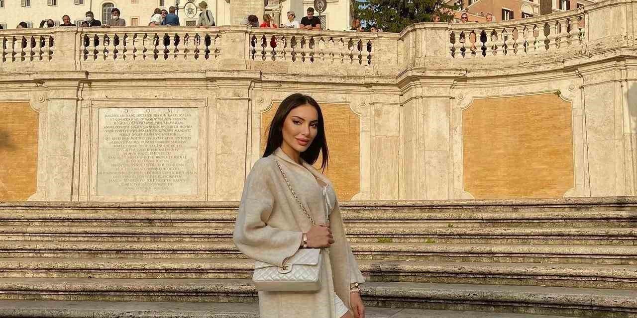 Canlı yayında taciz mesajlarını ifşa etti