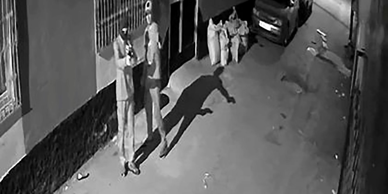 Eve ateş açıp, o anları kayda aldı