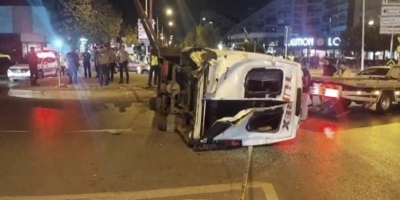 Otomobil ile minibüs çarpıştı: 10 yaralı