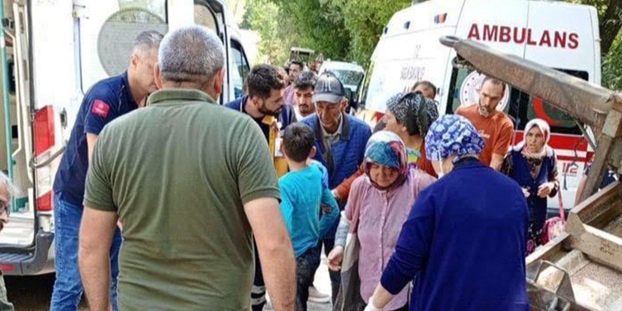 Traktör devrildi: 3’ü ağır 6 yaralı