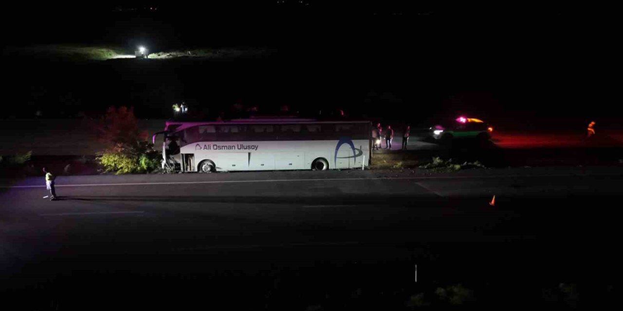 Yolcu otobüsü kaza yaptı: Ölü ve yaralılar var!