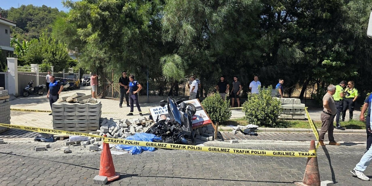 Motosikletiyle yol yapım çalışması levhasına çarpan motosikletli öldü