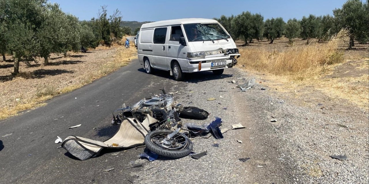 Motosiklet araçla kafa kafaya çarpıştı: 1 ölü