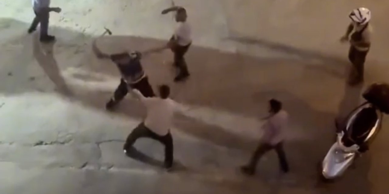 Kavga ettiği şahsa nacak ile saldırdı