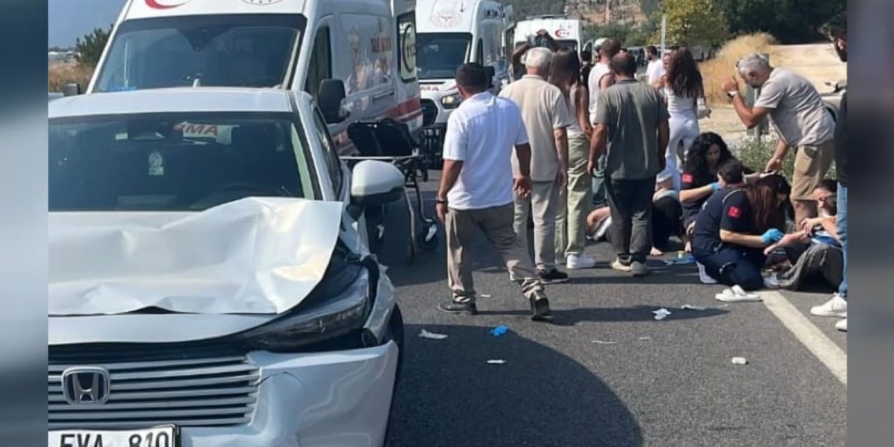 Yolun karşısına geçen aileye otomobil çarptı: 1 ölü, 3 yaralı