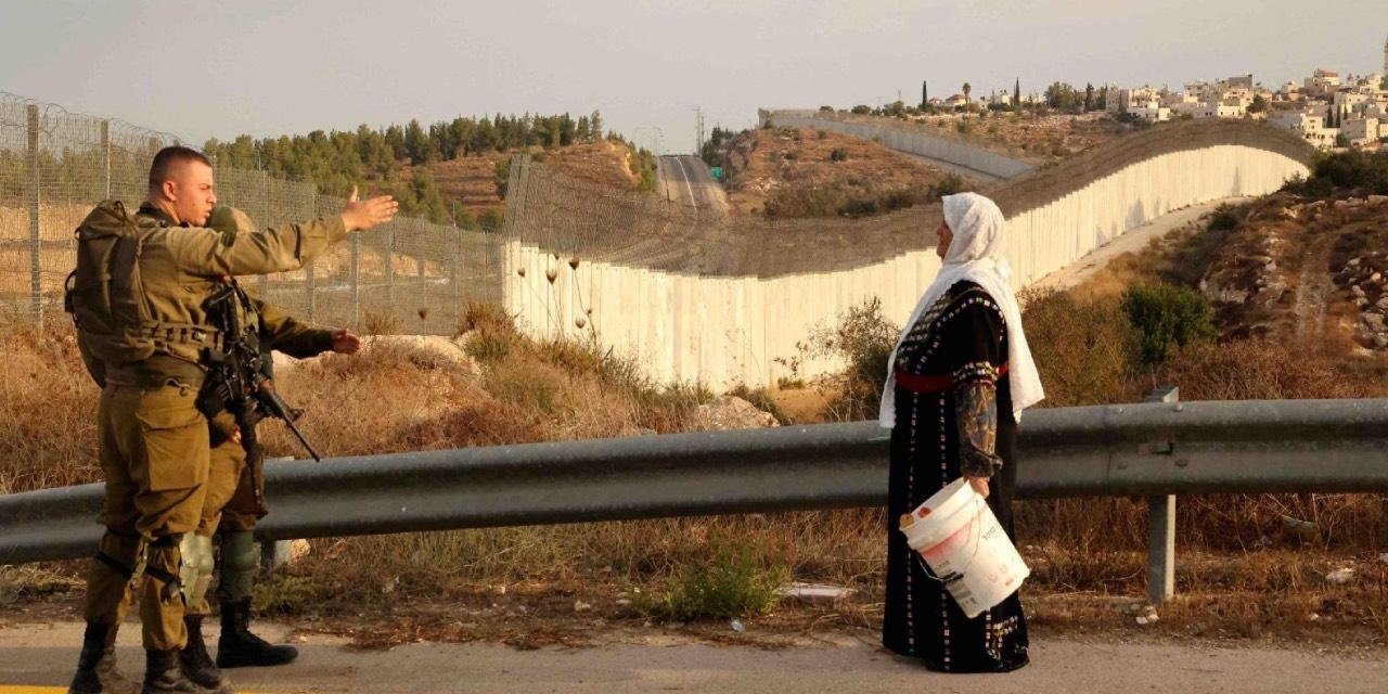 Soykırımcı İsrail, Şam'da sivillere ateş açtı