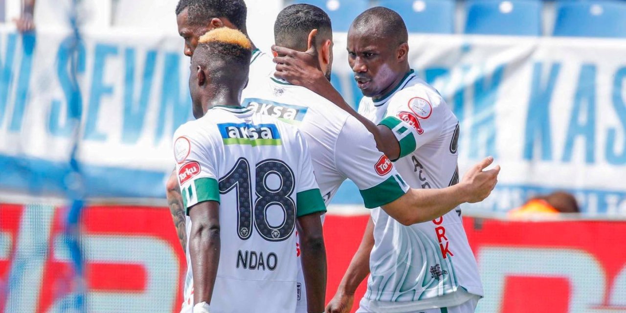 Konyaspor'da Bouly Sambou'nun bileti kesildi!