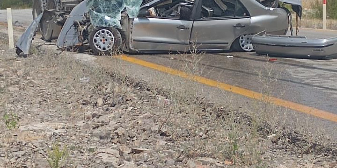 Otomobil hafriyat kamyonuyla çarpıştı: 1 ölü