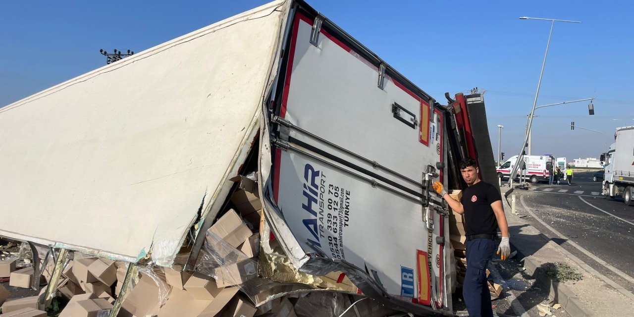 Özel halk otobüsü ile TIR çarpıştı: 1 ölü, 9 yaralı