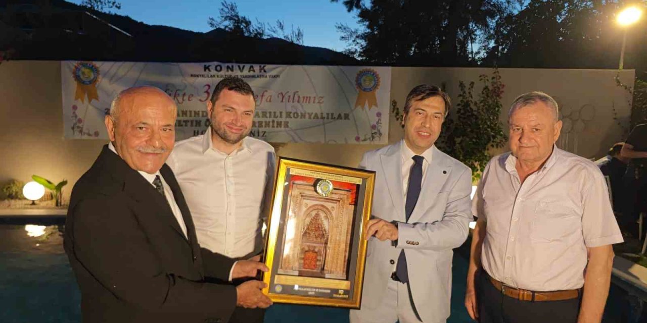 Konyalılar Kültür ve Yardımlaşma Vakfından alanında en başarılı üyelerine ödül