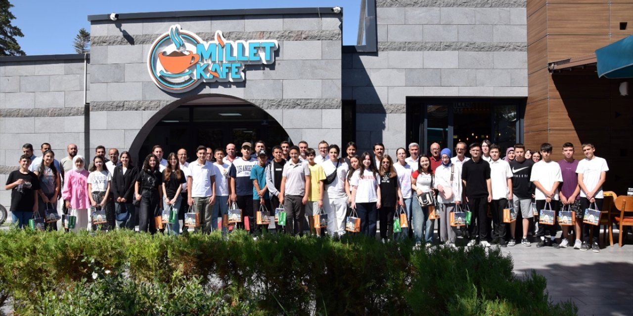 Karapınar'da YKS ve LGS'de başarı gösteren öğrenciler için program düzenlendi