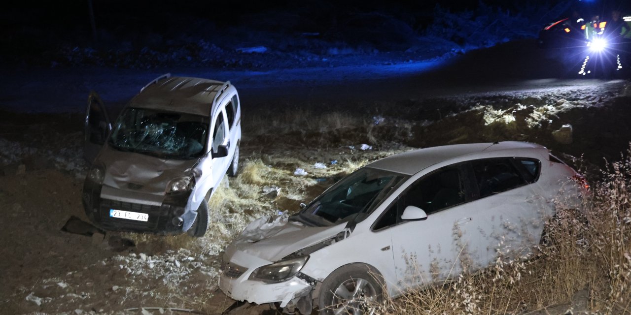 Elazığ’da feci kaza: 4’ü ağır 9 yaralı