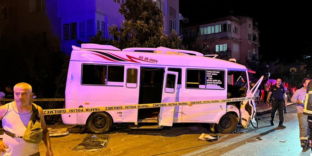 Aydın’da otomobil ile yolcu minibüsü çarpıştı: 11 yaralı