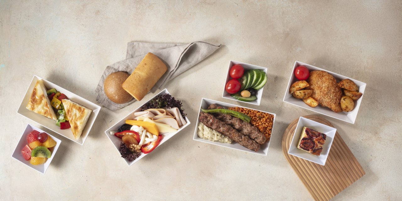 SunExpress, uçak içi menüsünü yeniledi! Vejetaryen ve vegan alternatifler bulunuyor
