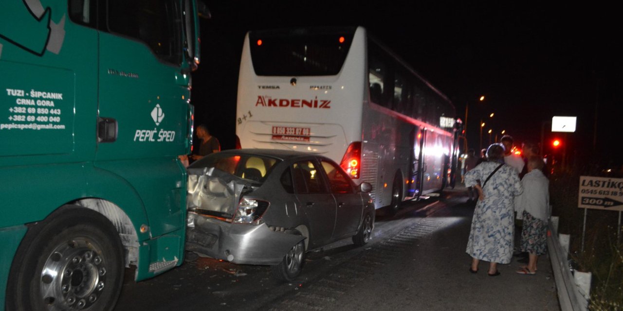 Kırmızı ışıkta zincirleme kaza: 1 ölü, 3 yaralı