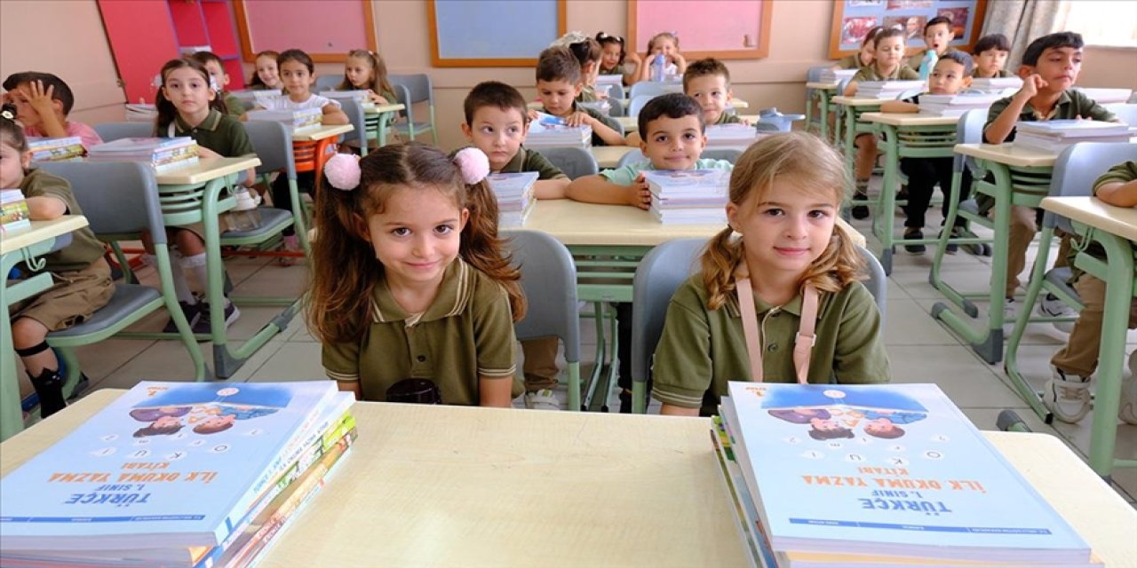 Minik öğrencilerin okul sıralarındaki yolculuğu "uyum" ile başlayacak