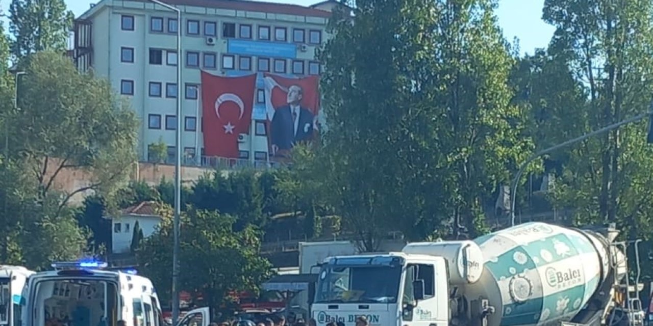 Beton mikserinin çarptığı motosikletli öldü