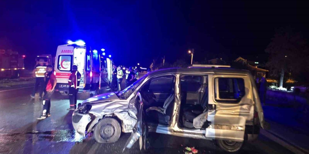 Otomobiller çarpıştı... Kazada 1 kişi öldü, 2 kişi yaralandı