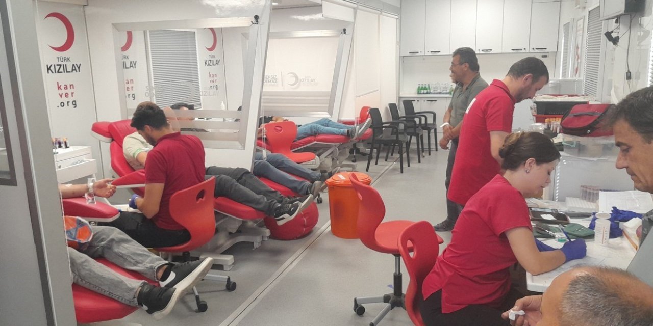 Konya Kızılay'ın kan bağışı etkinliğine yoğun ilgi