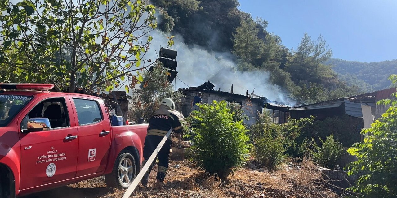 Kendi evini ateşe verdiği iddiasıyla gözaltına alındı