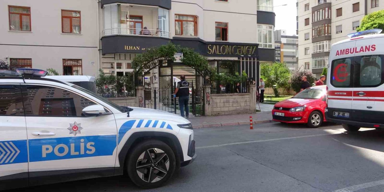 Evinde tabancayla vurulmuş halde bulundu