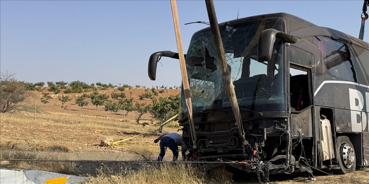 Yolcu otobüsü devrildi: 30 yaralı