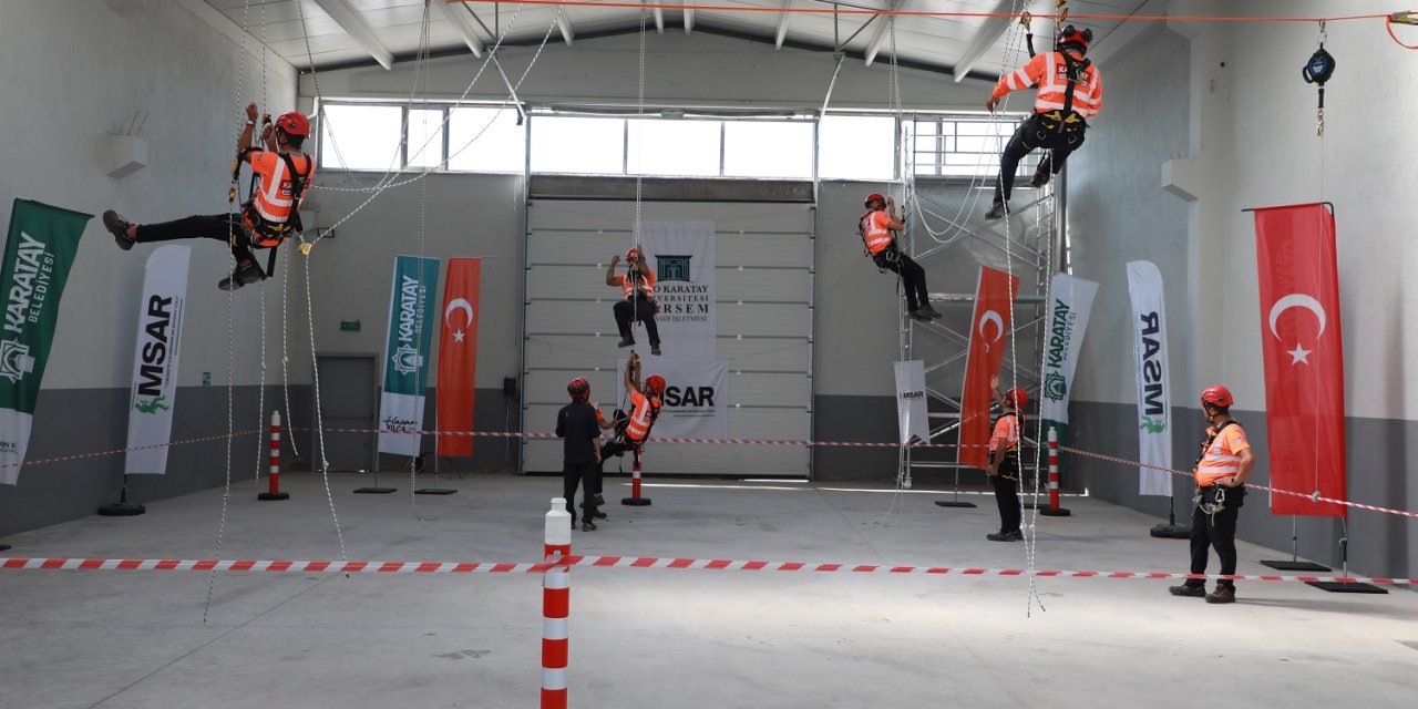 Konya'daki arama ve kurtarma ekibi resmi yetki için ter döküyor