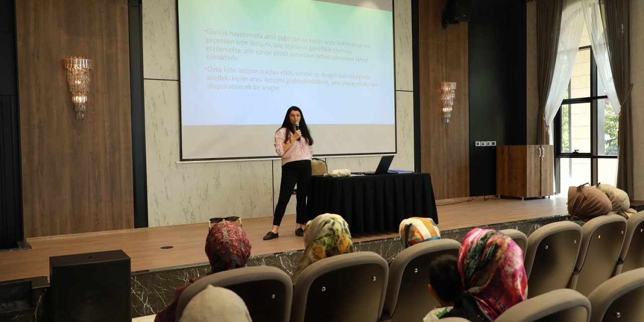 Hoş Kubbe’de çocuklar eğlendi, aileler öğrendi