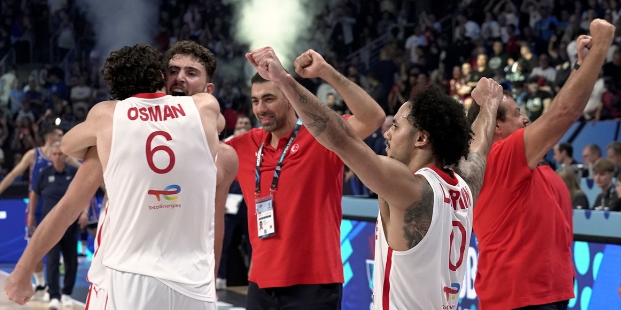 A Milli Erkek Basketbol Takımı, son 16 turunda İsveç ile karşılaşacak