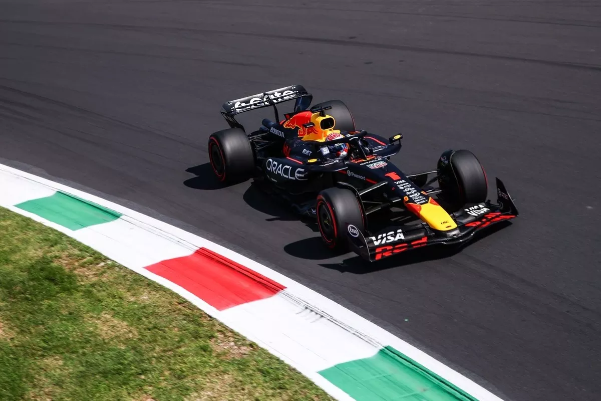 Monza’da kazanan Verstappen