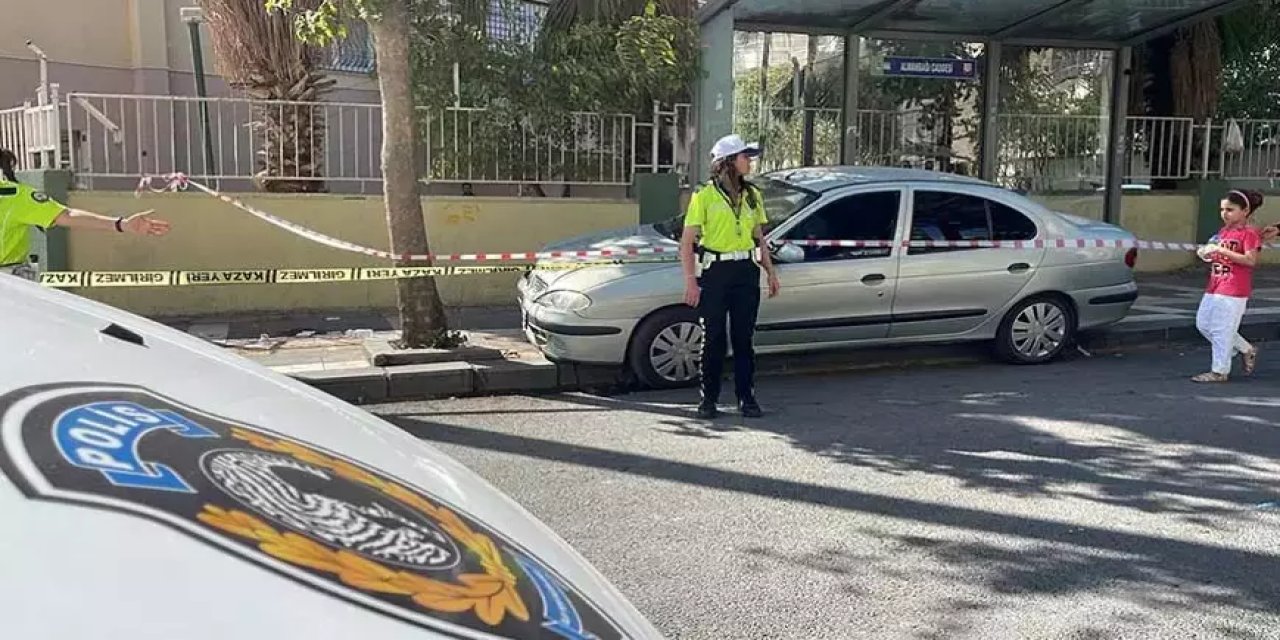 Feci olay! Otomobil durağa daldı: 1 çocuk öldü, 3 yaralı