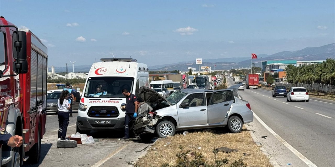 Lastiği patlayan otomobil zincirleme kazaya yol açtı: 1 ölü, 3 yaralı
