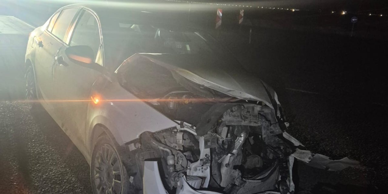 Konya’da midibüs ile otomobil çarpıştı