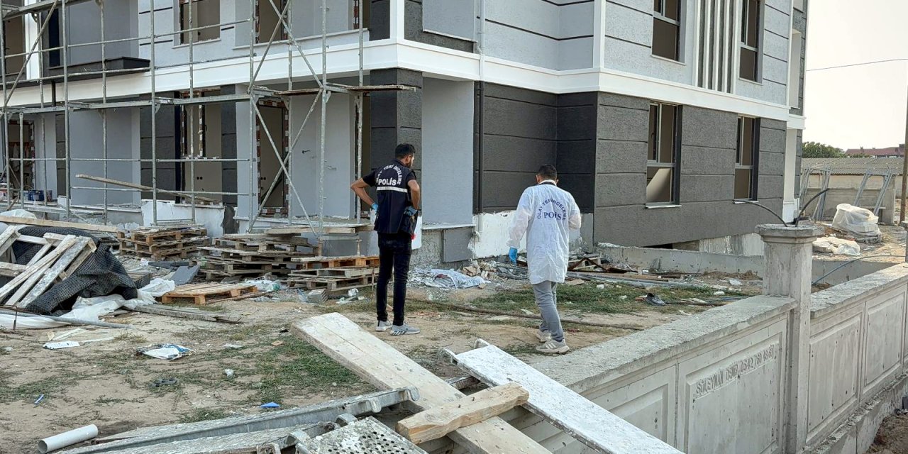 Boya yapanken 4'üncü kattan toprak zemine düştü, hayatını kaybetti