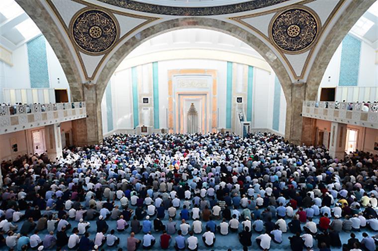 Konya'da Cuma namazı saat kaçta? İşte Cuma hutbesinin konusu (12 Eylül 2025)