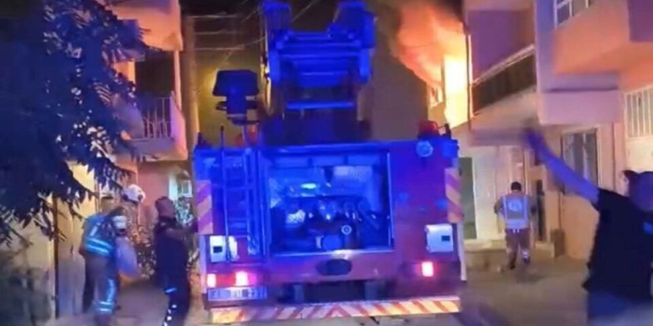 Evini ateşe veren baba öldü, oğlu yaralandı