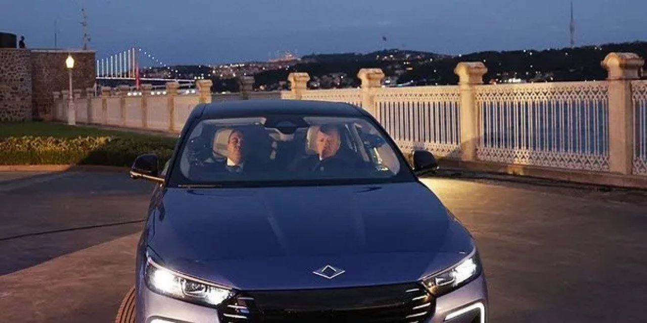 Togg T10F'in ilk teslimatı Başkan'a! Erdoğan direksiyona geçti