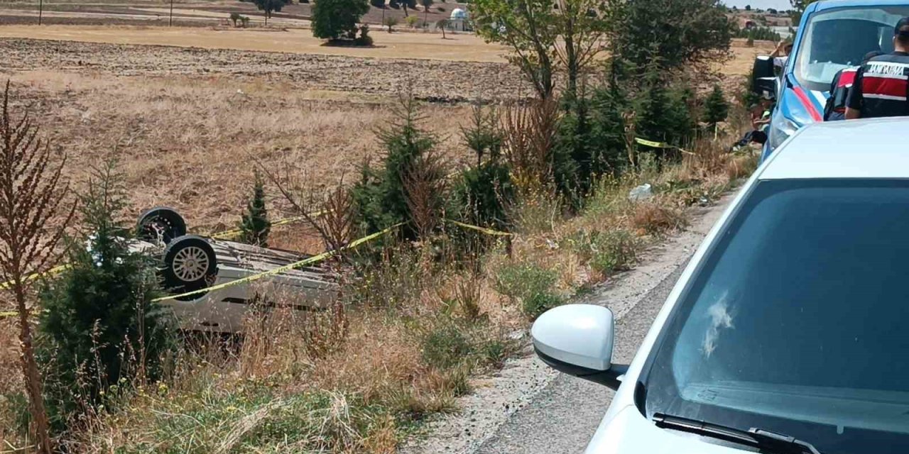 Yol kontrolü yapan jandarma, takla atan otomobilin altında kaldı: 1 şehit