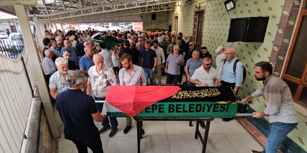 Takıntılı kişinin öldürdüğü abla-kardeş toprağa verildi