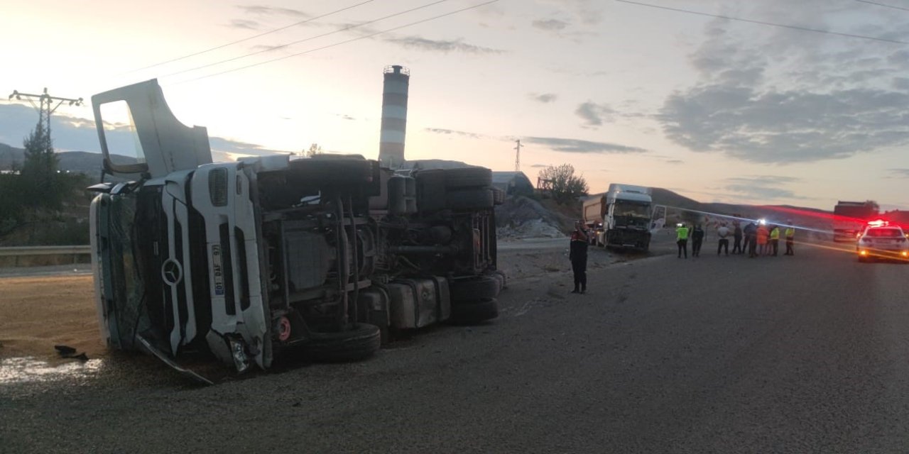 Karşı yola geçen tır, başka bir tıra çarptı: 2 yaralı