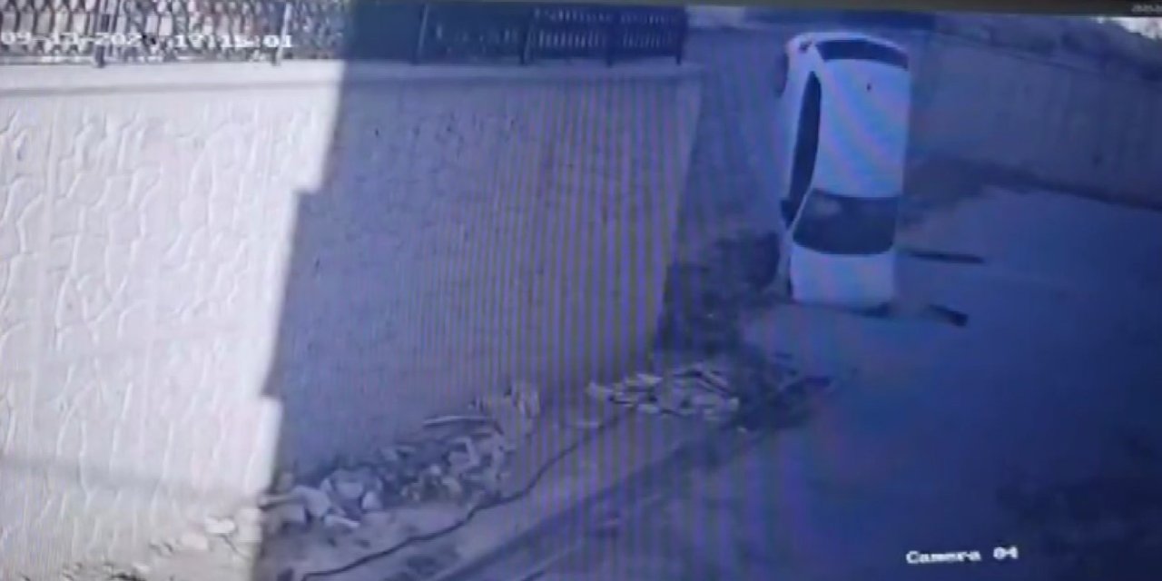 Otomobil, metrelerce yükseklikten yere çakıldı